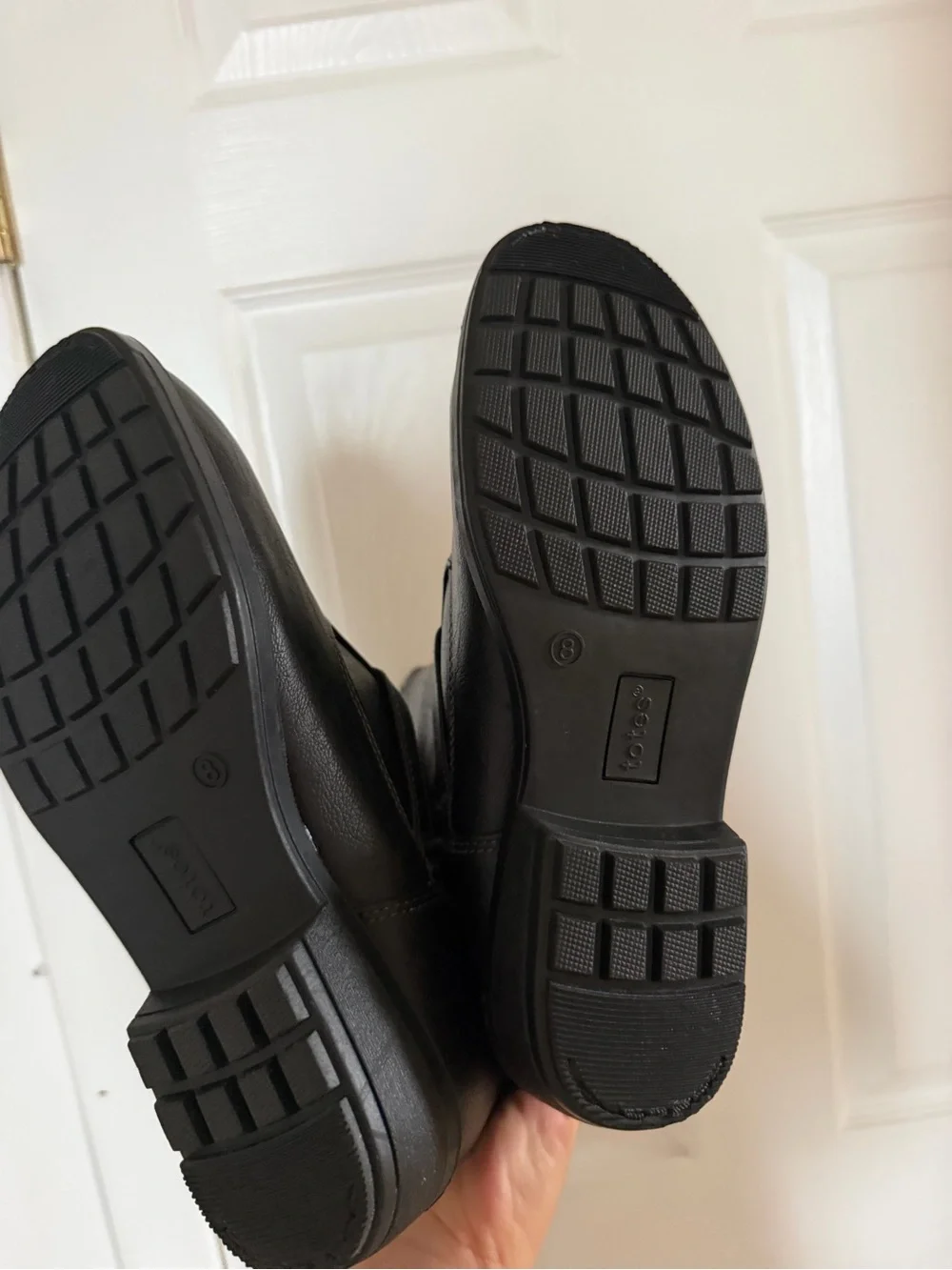 Women’s black totes boots 8
